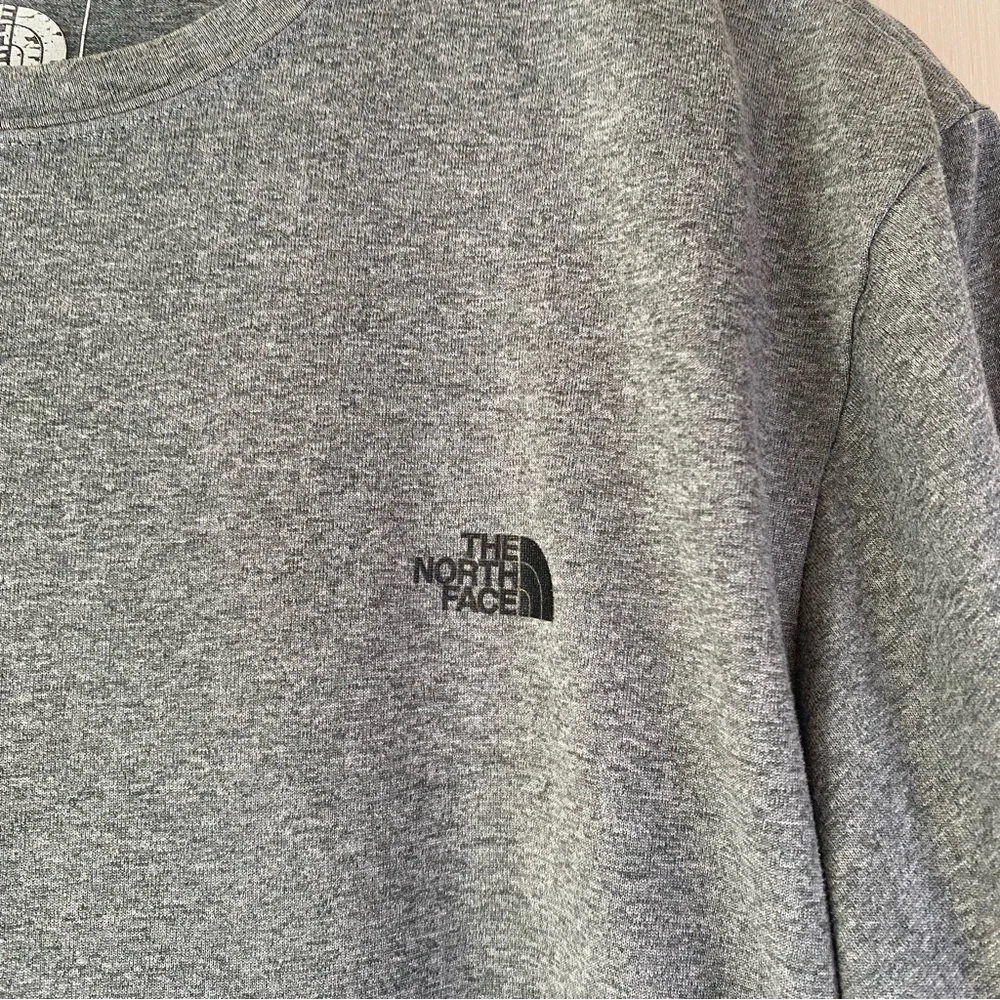 The North Face Men’s Graphic Crew Neck Short Sleeve T-Shirt Gray Size Medium